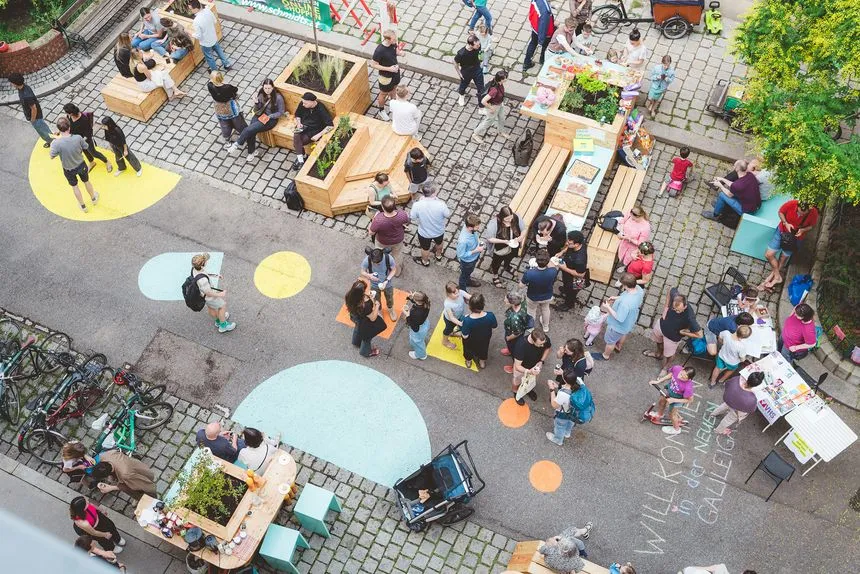Street painting and temporary use in Galileigasse in Vienna.